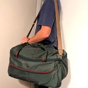Amazing Samsonite Duffel bag